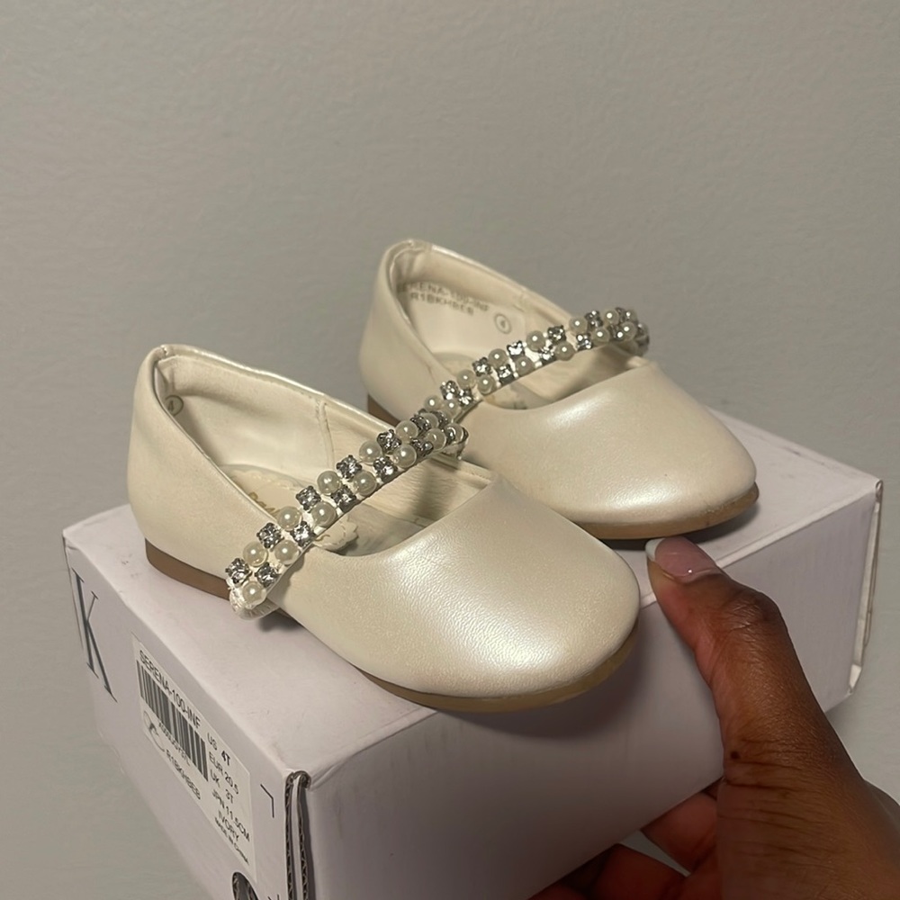 Toddler Ivory Shoe with Bling